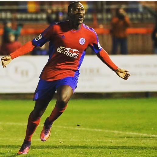  Man City muốn có Idris Kanu