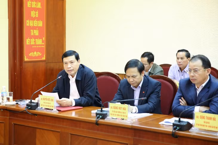 Quảng Ninh cấm vận chuyển than trên các tuyến quốc lộ từ 1/1/2017 ảnh 2 Chủ tịch UBND tỉnh Nguyễn Đức Long phát biểu tại cuộc họp.
