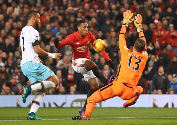  Mourinho sẽ không để Martial ra đi.