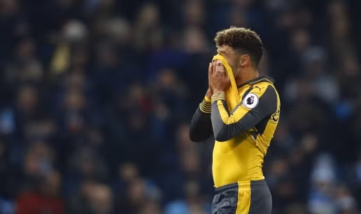  Chamberlain dính chấn thương trong trận thua Man City. Ảnh: Squawka.