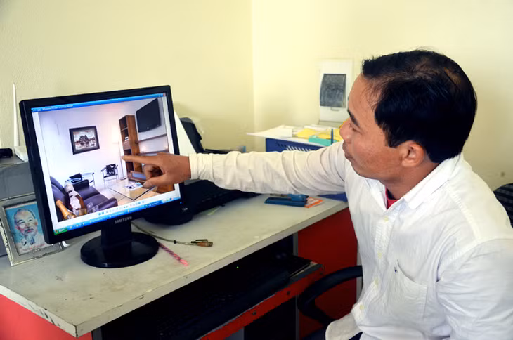 Hoạ sĩ Đào Thế Am giới thiệu phối cảnh tác phẩm tranh gạo trang trí nội thất, từ đó hình thành ý tưởng chế tác sản phẩm phục vụ mục đích này.