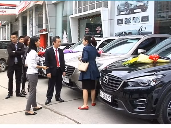 Doanh nghiệp thưởng Tết bằng ôtô tiền tỷ cho nhân viên. (Ảnh: PV/Vietnam+)