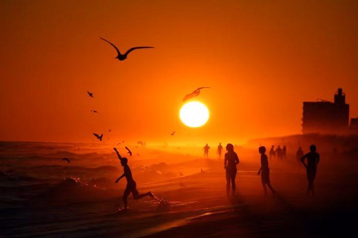 Hoàng hôn trên biển Pensacola, Mỹ.