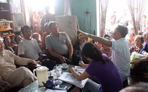 Nhiều năm qua, gia đình bị hại và hàng trăm người dân ở xã Phú Phúc, huyện Lý Nhân, tỉnh Hà Nam vẫn đi kêu oan cho ông Vót và một số bị cáo - Ảnh: T.L