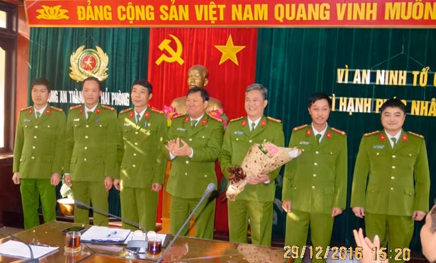 Khen thưởng các đơn vị và cá nhân tham gia bắt giữ đối tượng nguy hiểm.