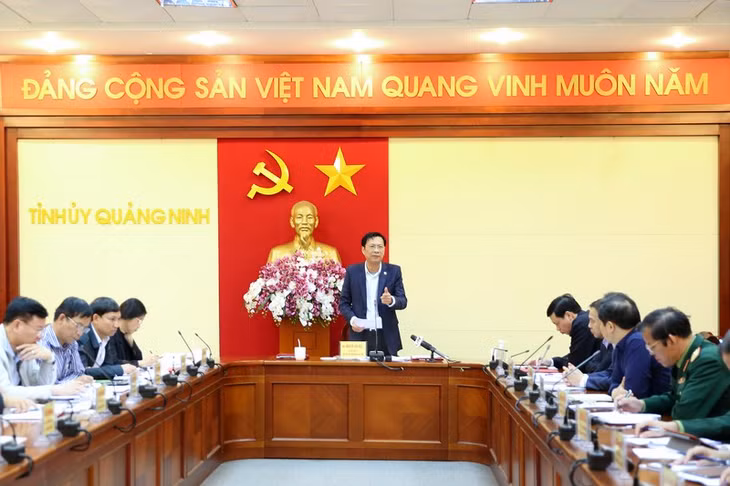 Quảng Ninh cấm vận chuyển than trên các tuyến quốc lộ từ 1/1/2017 ảnh 1 Bí thư Tỉnh ủy Nguyễn Văn Đọc chỉ đạo tại buổi làm việc.