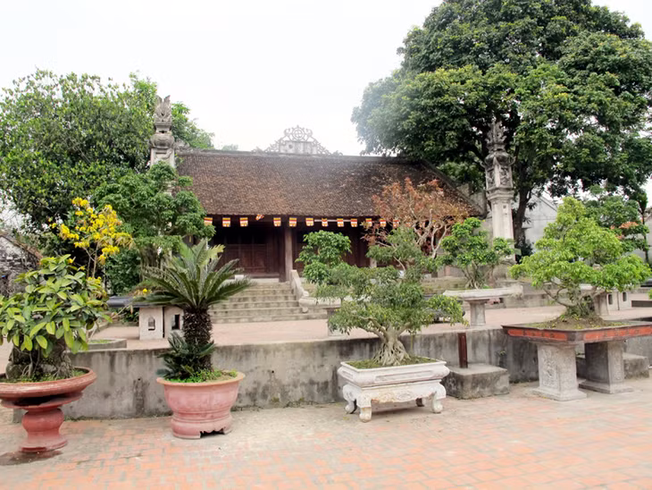 Chùa Yên Mỹ (huyện Hoành Bồ), di tích văn hoá nghệ thuật cấp tỉnh, được xây dựng lại một phần lớn từ nguồn kinh phí xã hội hoá.