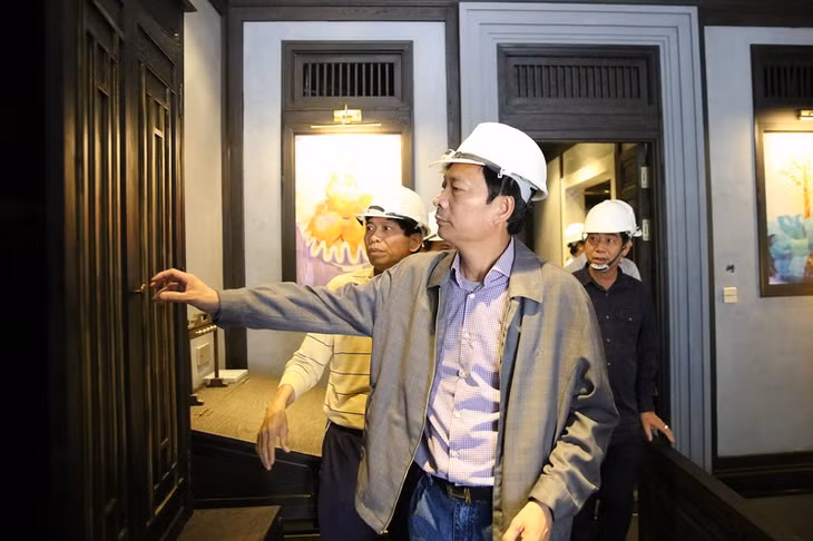 Đồng chí Bí thư Tỉnh ủy kiểm tra hạng mục nội thất của Tĩnh Tâm Đường.