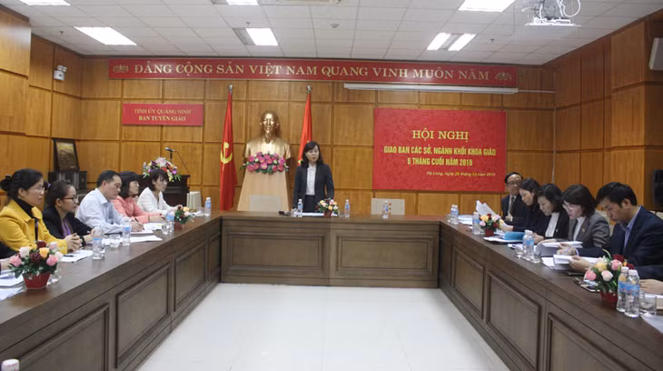 Đồng chí Phạm Thùy Dương, Phó Trưởng Ban Tuyên giáo Tỉnh ủy phát biểu kết luận hội nghị.