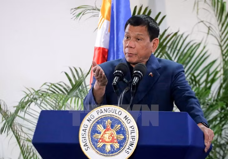 Tòa Trọng tài bác bỏ yêu sách của Trung Quốc ở Biển Đông: Tổng thống Philippines Rodrigo Duterte tái khẳng định lập trường của Manila là không xa rời phán quyết của Tòa Trọng tài ở Hague (Hà Lan) trong vụ Philippines kiện Trung Quốc liên quan đến vấn đề chủ quyền trên Biển Đông. (Nguồn: AFP/TTXVN)