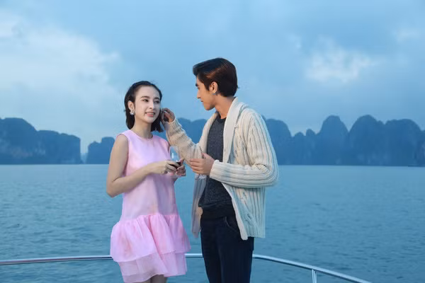 Angela Phương Trinh vào vai cô tiểu thư xinh đẹp và đỏng đảnh.