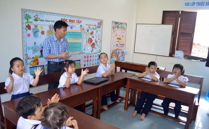 Lớp học trên đảo Song Tử Tây.