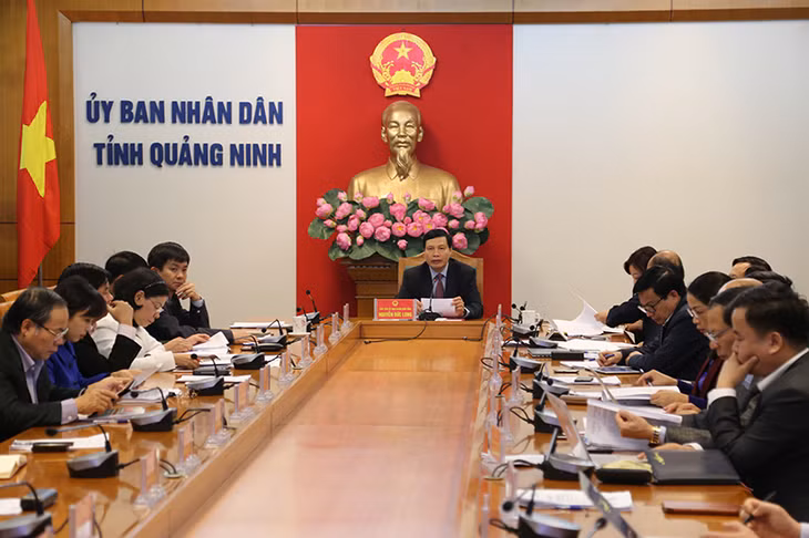 Đồng chí Nguyễn Đức Long, Phó Bí thư Tỉnh ủy, Chủ tịch UBND tỉnh chủ trì cuộc họp