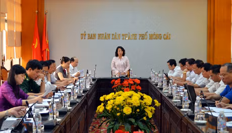 Phó Chủ tịch UBND tỉnh Vũ Thị Thu Thủy kiểm tra công tác phòng chống dịch cúm A (H7N9) tại Móng Cái ảnh 1 Phó Chủ tịch UBND tỉnh Vũ Thị Thu Thủy kiểm tra công tác phòng chống dịch cúm A (H7N9) tại Móng Cái ảnh 1