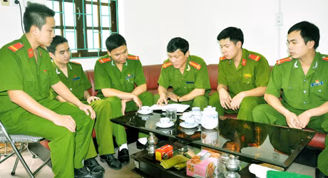 CBCS Phòng PC45 trao đổi, rút ra những bài học kinh nghiệm trong đấu tranh phá án.