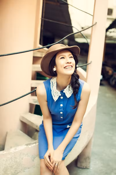 Bộ ảnh của Thanh Thúy do stylist Tân Đà Lạt thực hiện, với sự hỗ trợ của chuyên gia trang điểm Tín Nguyễn. Trang phục của Koolcheng Trịnh Tú Trung.