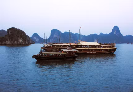Tàu du lịch lưu trú trên Vịnh Hạ Long. (Ảnh minh họa PH) 