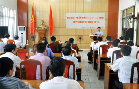 Bộ trưởng Bộ Ngoại giao Phạm Bình Minh thông tin nội dung kỳ họp thứ 5, Quốc hội khoá XIII tới cử tri huyện Cô Tô(ảnh 184)