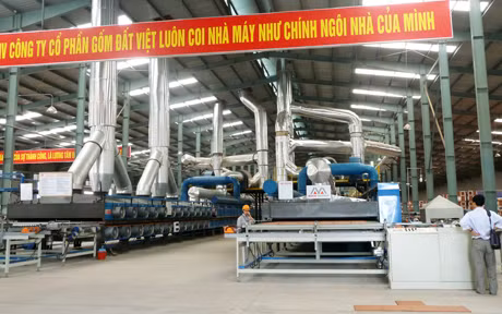 Đầu tư công nghệ sản xuất hiện đại tại Công ty CP Gốm Đất Việt (Đông Triều).