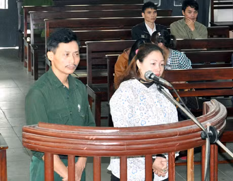 Các bị cáo tại phiên toà xét xử sơ thẩm.