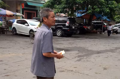 Người giữ xe đòi thu 20.000đồng và khi thắc mắc thì nhận được câu trả lời là 