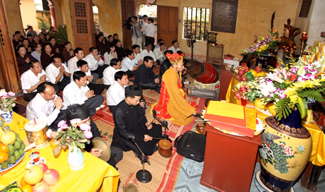 Lễ dâng hương tuần thỉnh Phật, thỉnh Thánh, tại chùa Đống Phúc.