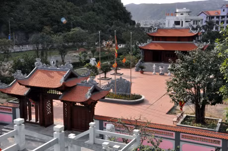 Toàn cảnh đền Vũng Đục.