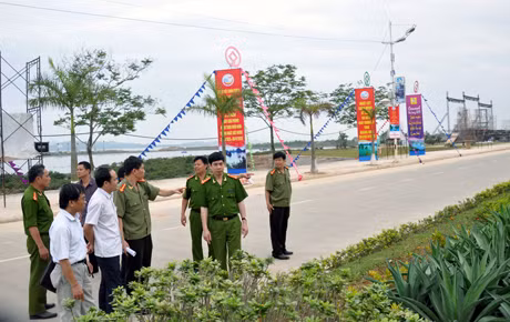 Ngày 23-4 lực lượng công an kiểm tra phương án đảm bảo ANTT tại đường Hoàng Quốc Việt, phường Hùng Thắng, TP Hạ Long.