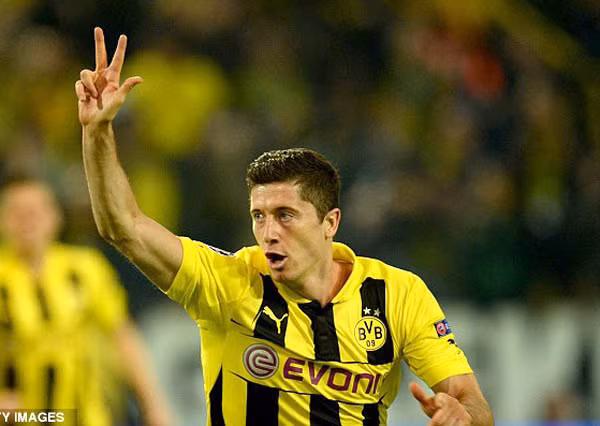 Robert Lewandowski ghi cả 4 bàn thắng để nhận chìm Real Madrid