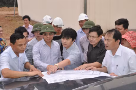 Kiểm tra việc thi công xây dựng Khu cảng bến bãi của Công ty Cổ phần Thành Đạt tại Km3, Km4 Sông Ka Long, Phường Hải Yên