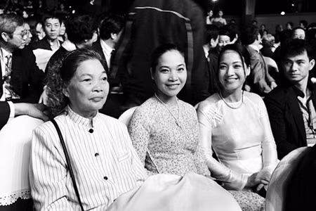 NSƯT Lê Mai và 2 con gái: NSND Lê Khanh-NSƯT Lê Vy.