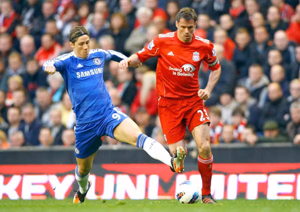 Liverpool (phải) và Chelsea (trái) đều trải qua giai đoạn thành công