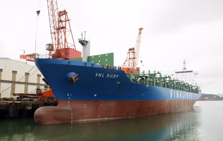tau container 1800TEU đóng mới tại Cty đóng tàu Hạ long đã bàn giao cho Chủ tàu và chuẩn bị đi chở chuyến hàng đầu tiên.