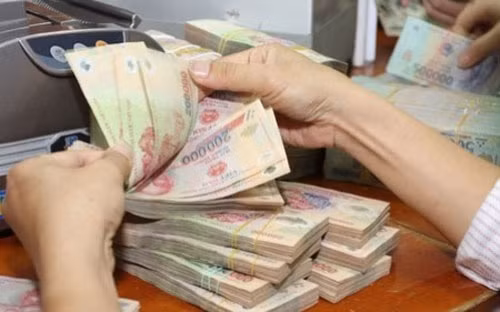 Theo thông tin được đăng tải ở một số tờ báo từ giữa tháng ba năm nay, qua tính toán của TS.Trần Du Lịch, mỗi năm nền kinh tế phải trả lãi cho ngân hàng 20 tỷ USD. 