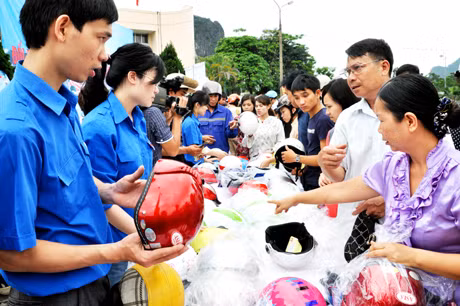 Người dân TP Hạ Long đổi MBH đạt chuẩn chất lượng có trợ giá.