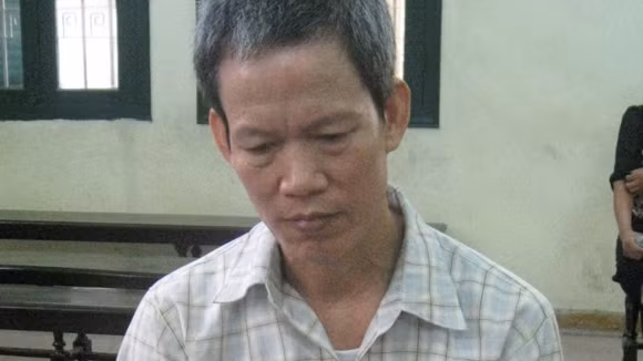 Giây phút bần thần của Trương Đình Thuỷ tại phiên toà