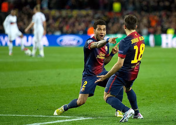 Alves và Alba, đôi cánh thiên thần của Barca