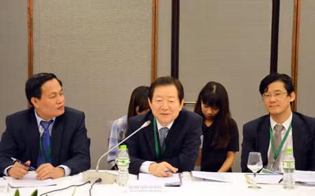 Ông Nak - in Sung, Giám đốc Trường Đại học Quốc gia Seoul, Hàn Quốc phát biểu tại hội đàm