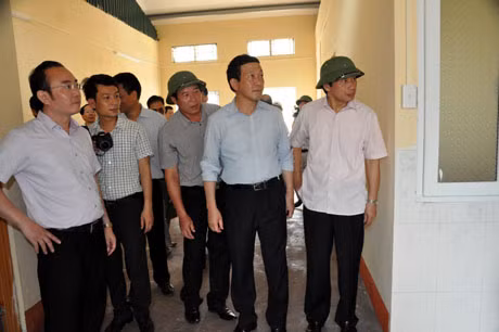 BCĐ kiểm tra căn phòng tạm cư tại khu tạm cư số 2