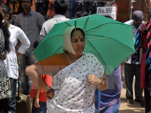 Thời tiết nắng nóng tại Hyderabad ngày 26/5. (Nguồn: AFP/TTXVN)