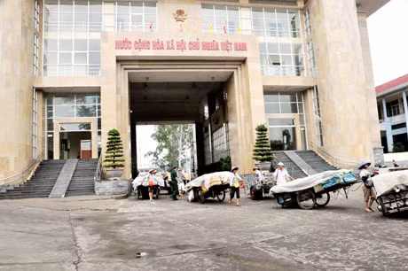 Hàng hoá xuất khẩu qua cửa khẩu Hoành Mô.