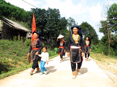 Niềm vui người dân Nam Kim Ngọn trên con đường mới.