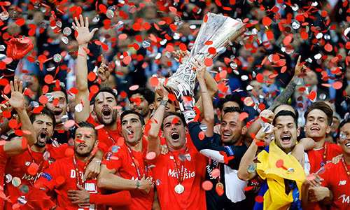 Sevilla lập kỷ lục với về số lần vô địch Cup UEFA / Europa League, với bốn lần đăng quang và là đội đầu tiên kể từ khi giải đổi tên năm 2009, bảo vệ thành công danh hiệu. Ảnh: Reuters.