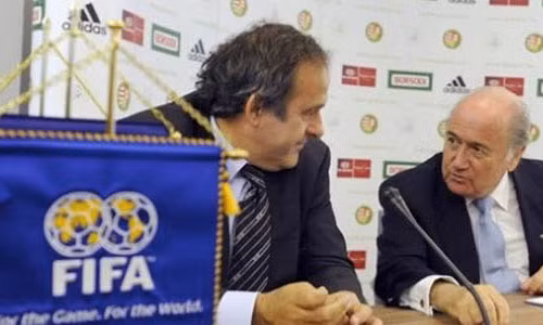 Platini khẳng định không có vấn đề cá nhân nào với Blatter, nhưng tin rằng ông này nên rút lui khỏi cương vị hiện tại vì lợi ích của FIFA và sự phát triển toàn diện của bóng đá trên khắp thế giới.
