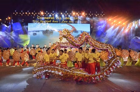 Sôi động màn múa rồng