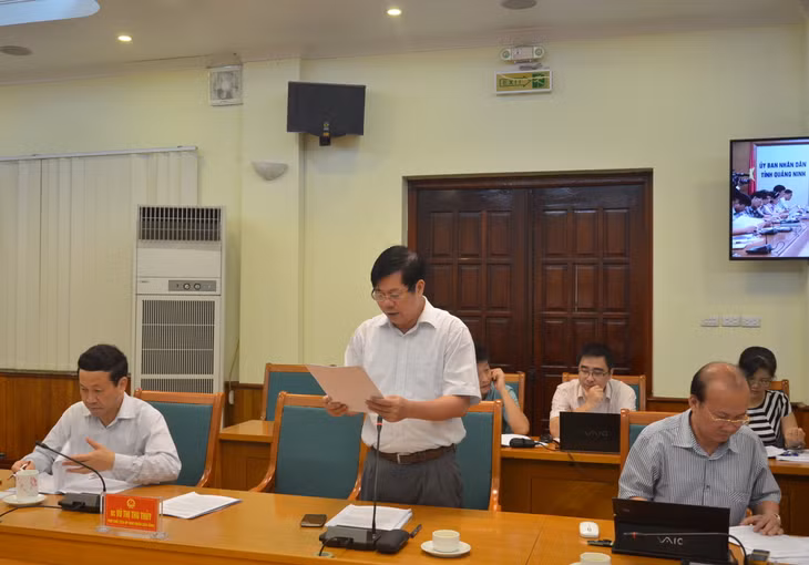 Đại diện lãnh đạo Sở Kế hoạch và Đầu tư báo cáo kết quả 3 năm triển khai thực hiện Nghị quyết số 13-NQ/TW