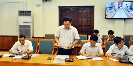 Lãnh đạo Sở Thông tin Truyền thông phát biểu ý kiến tại cuộc họp.