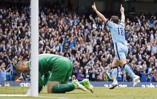  Lampard vẫn cho thấy giá trị đích thực dù đã ở bên kia sườn dốc. Ảnh: Reuters.