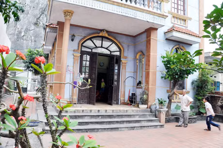 Ngôi nhà cụ Đán xây dựng từ năm 2002 trên mảnh đất cụ mua từ năm 1990 nay TP Hạ Long đã cấp giấy CNQSDĐ cho ông Đào Ngọc Đính, con trai cả của cụ.