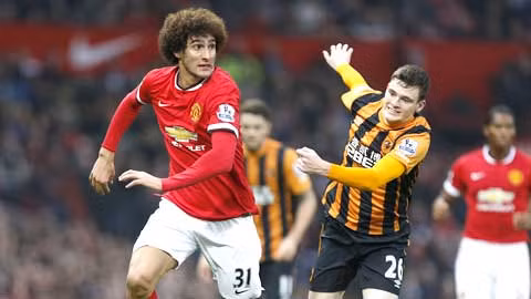 Hull (áo sọc) khó tránh khỏi một thất bại trước Man United